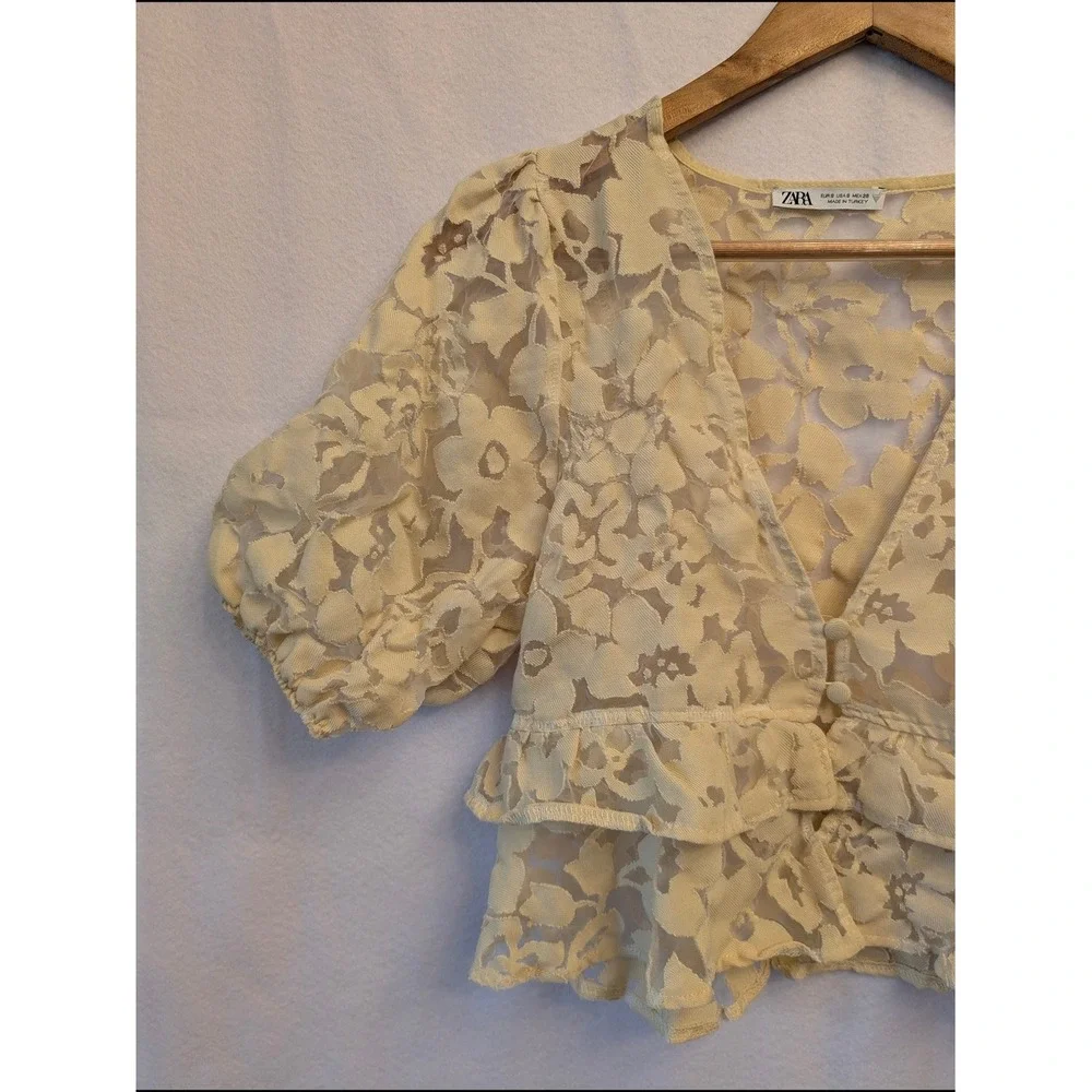 Zara Cream Floral Lace Burnout Puff Sleeve Ruffle Crop‎ Top Small V-Neck Button
